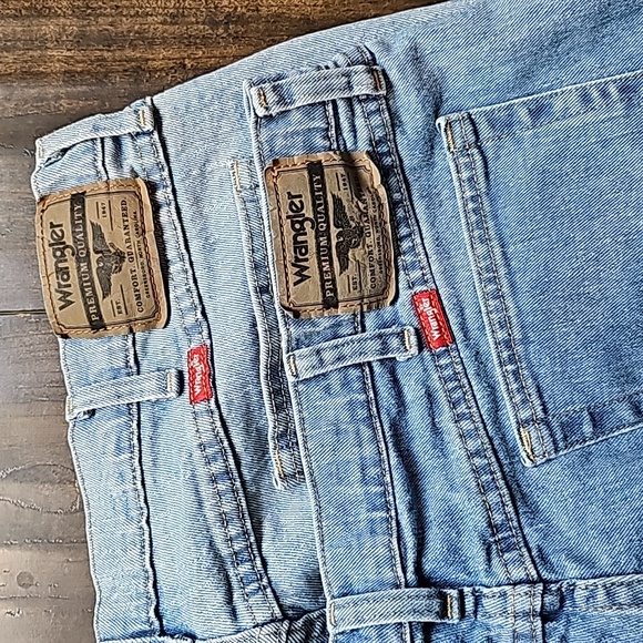 STUNNING 2 WRANGLER STRAIGHT RELAXED LEG JEANS 38 X 32 - Picture 5 of 8